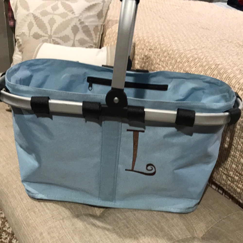 10”x20” tote. Baby blue with an “L” brown embroidery.